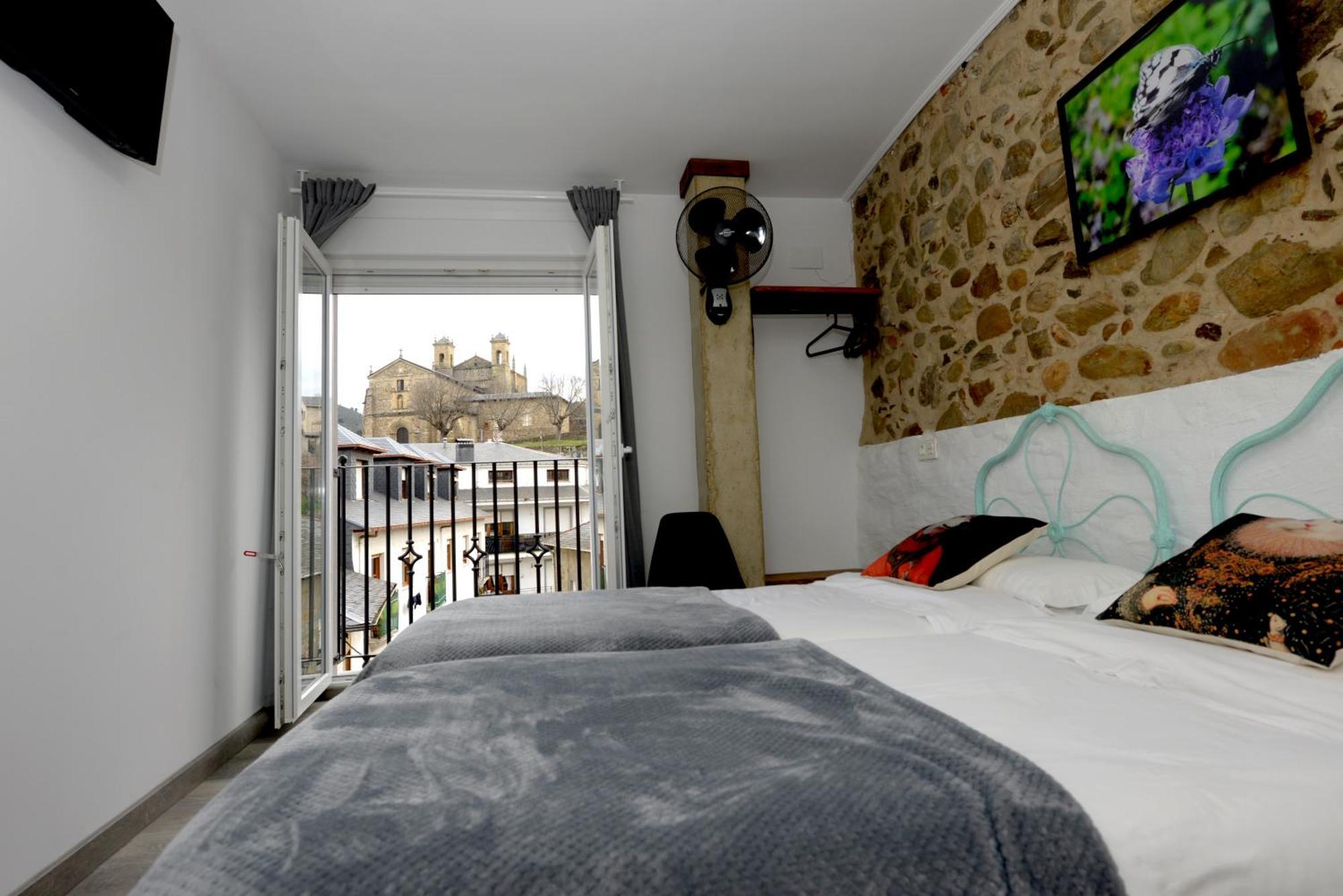 Hostel El Campano Villafranca Del Bierzo Exterior foto